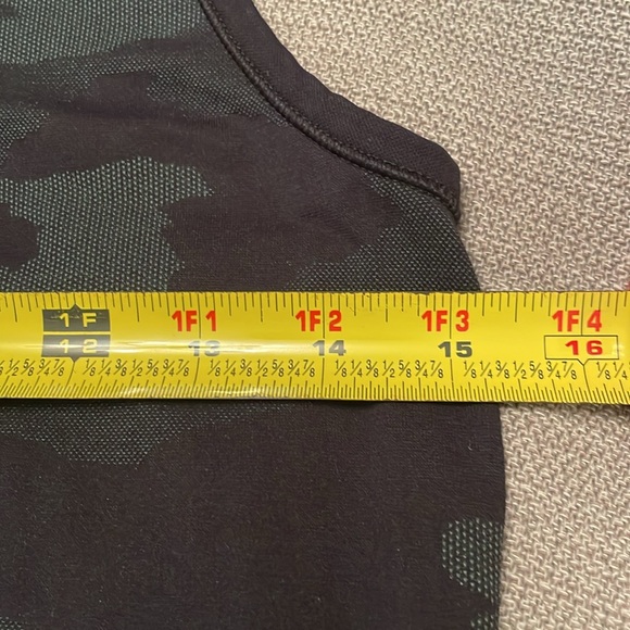 ATHLETA Athletic Racerback Tank Top Small Camouflage Pattern Like New - Picture 9 of 12
